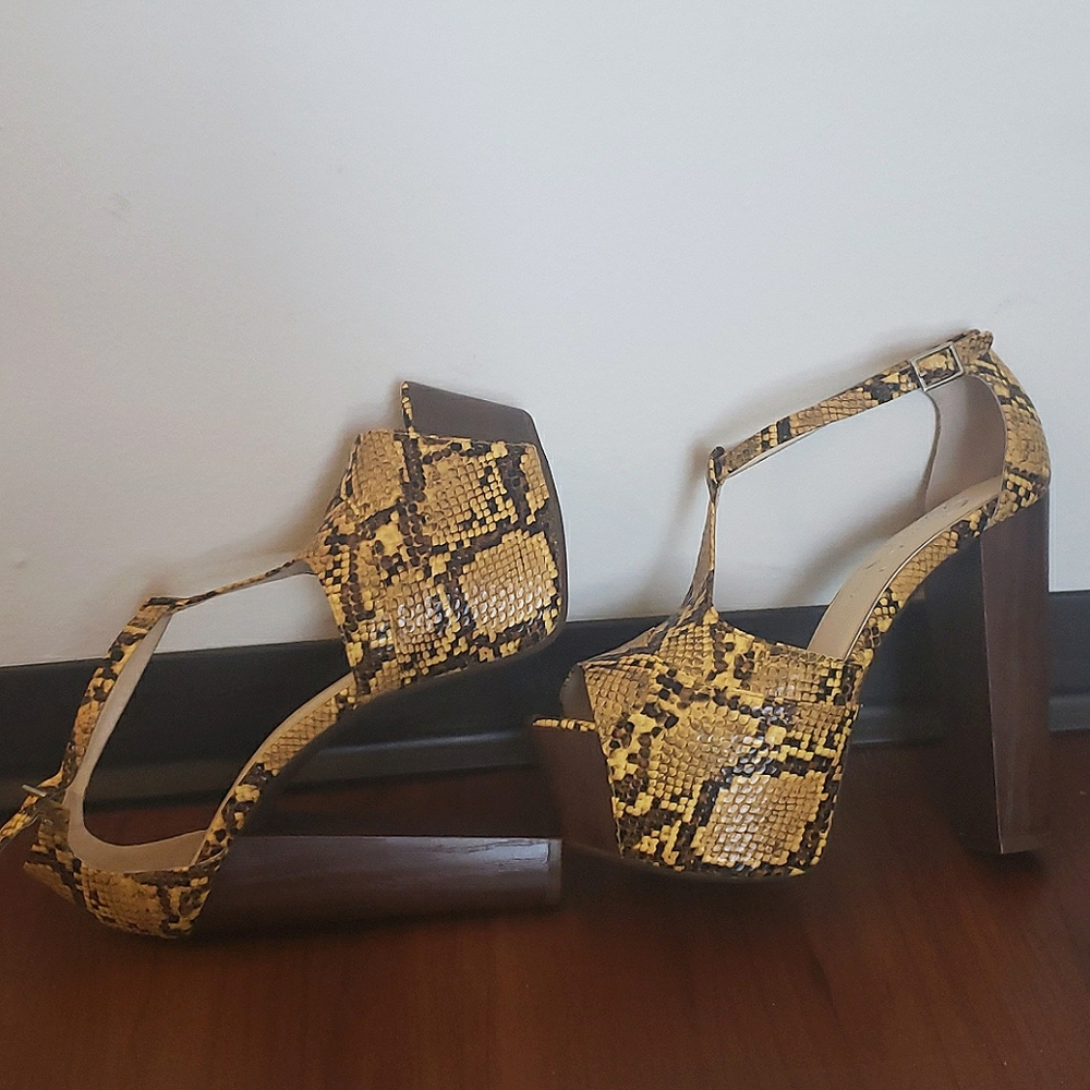 Jessica Simpson Dany platform snakeprint high heel